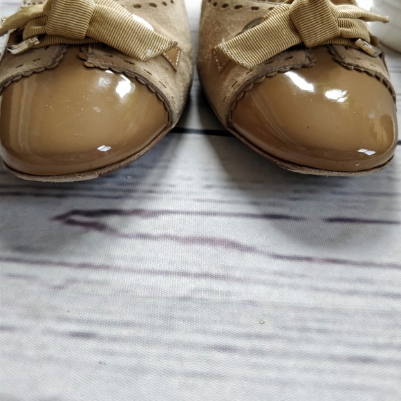SALVATORE FERRAGAMO Beige Suede Patent Pumps, 8.5B - Picture 4 of 7